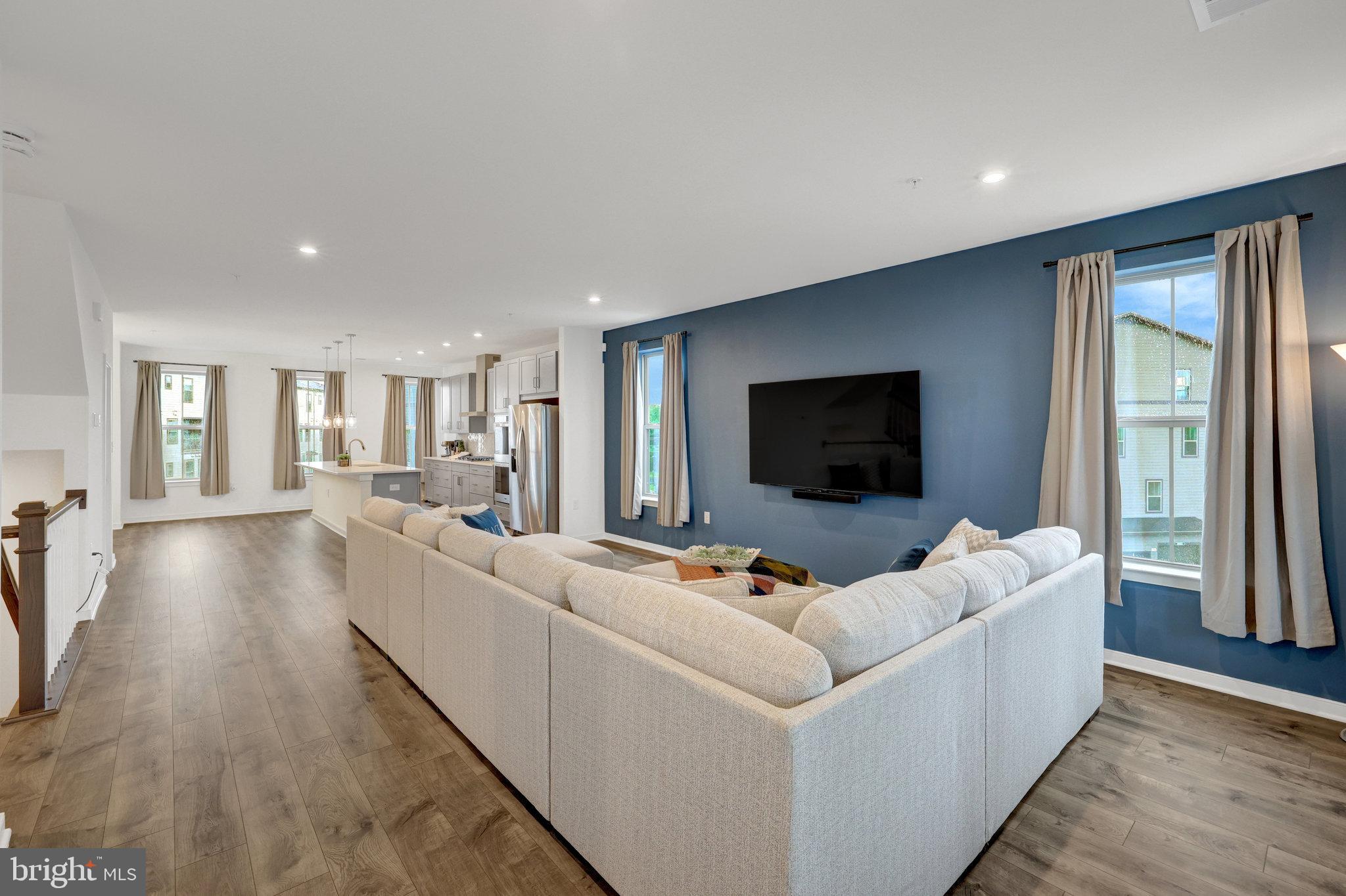 20941 BLUEBIRD SQUARE