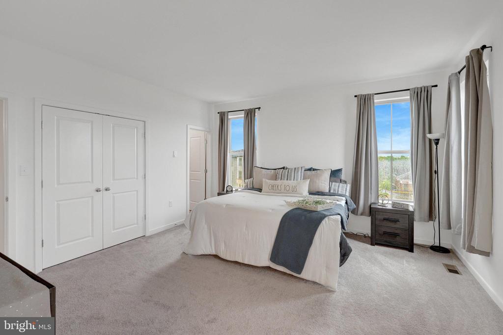 20941 BLUEBIRD SQUARE