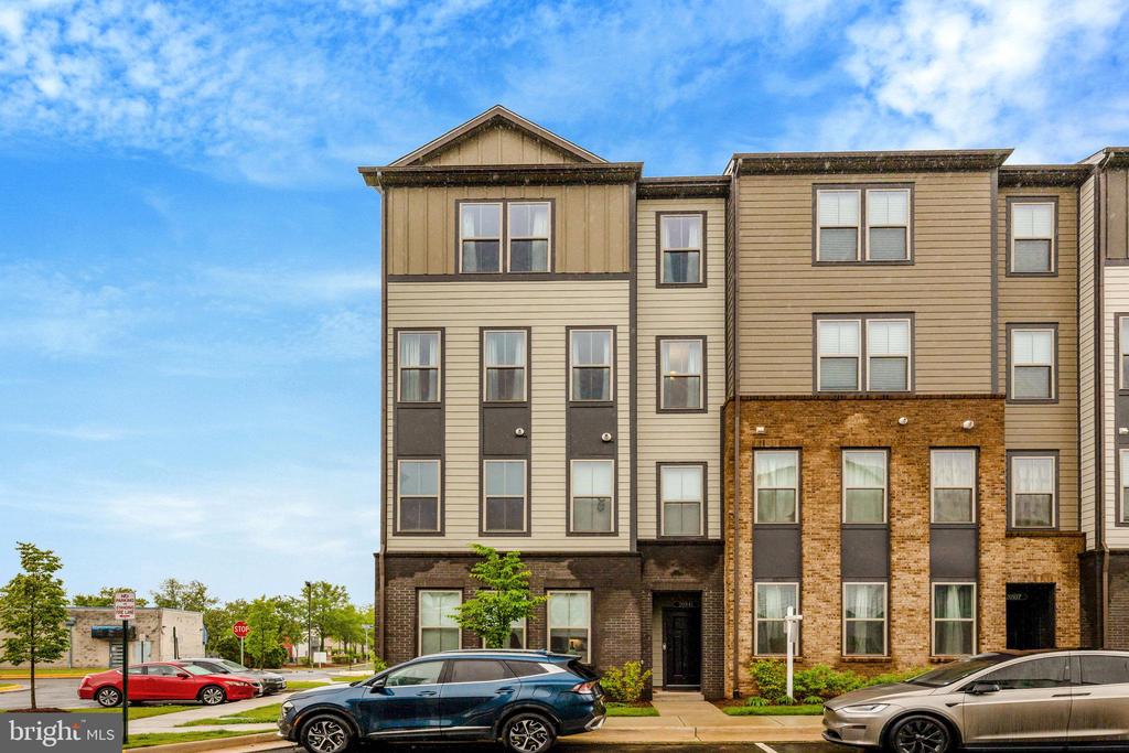 20941 BLUEBIRD SQUARE