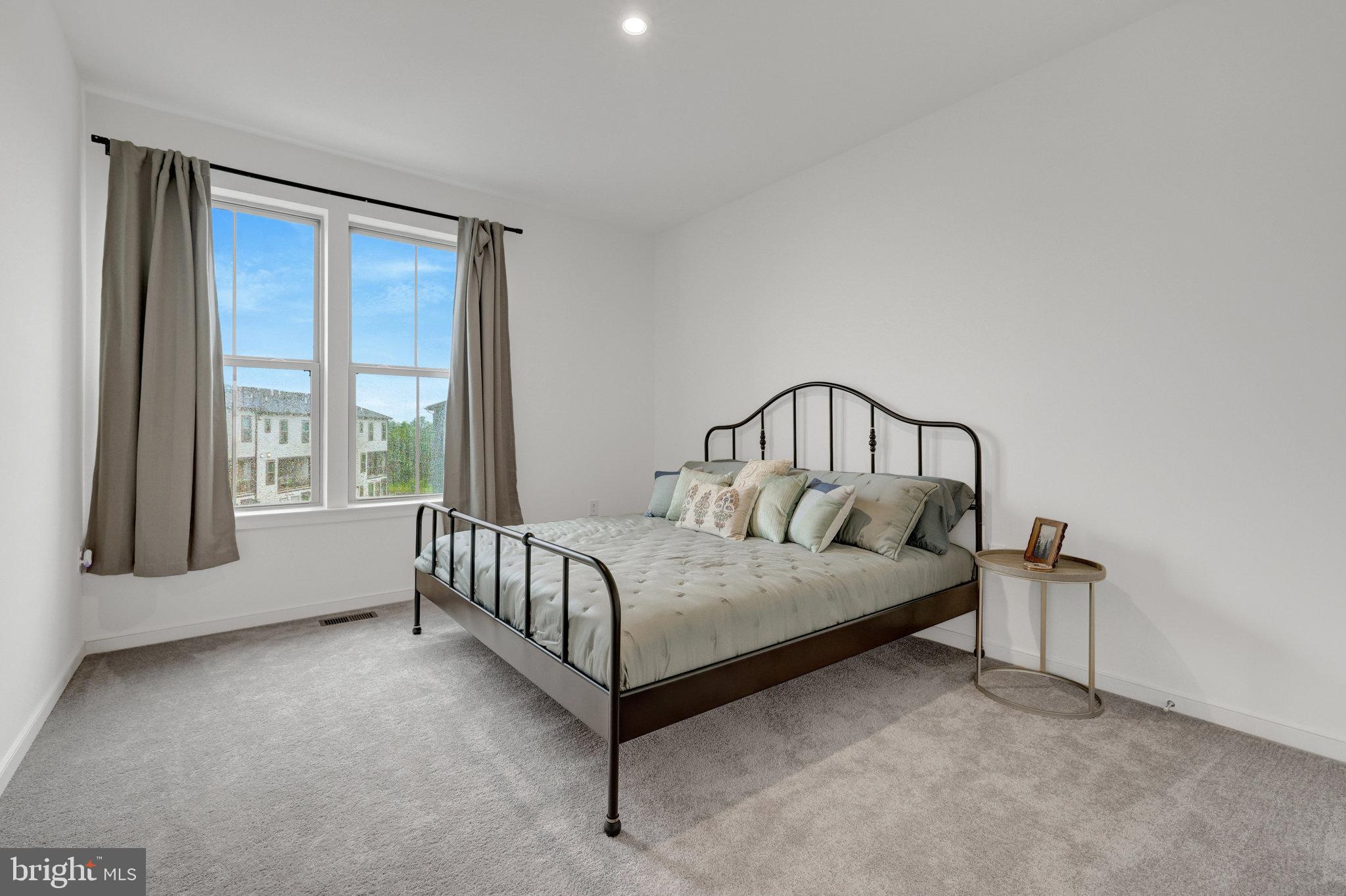 20941 BLUEBIRD SQUARE