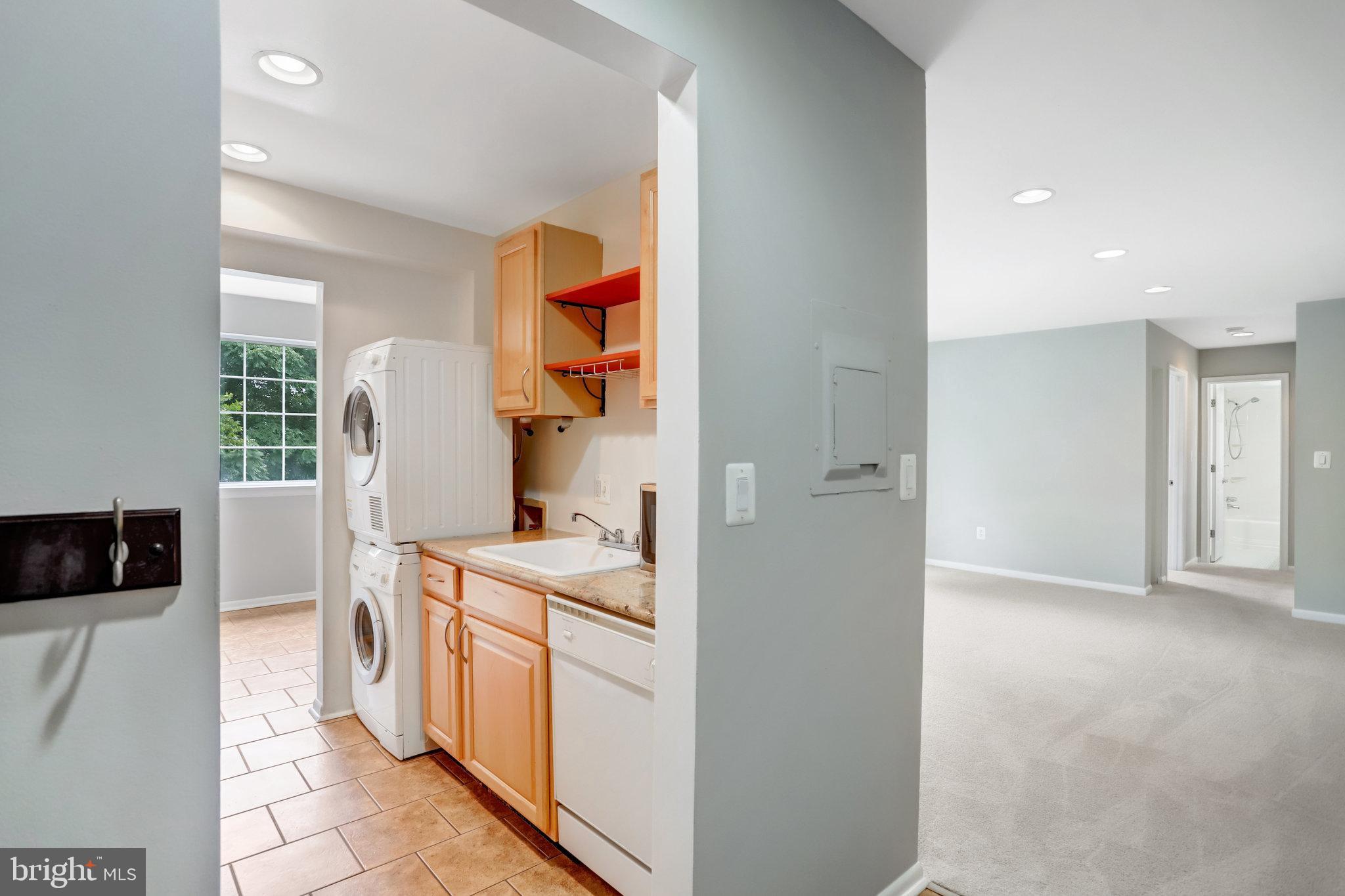 1521 Colonial Drive Unit: 203