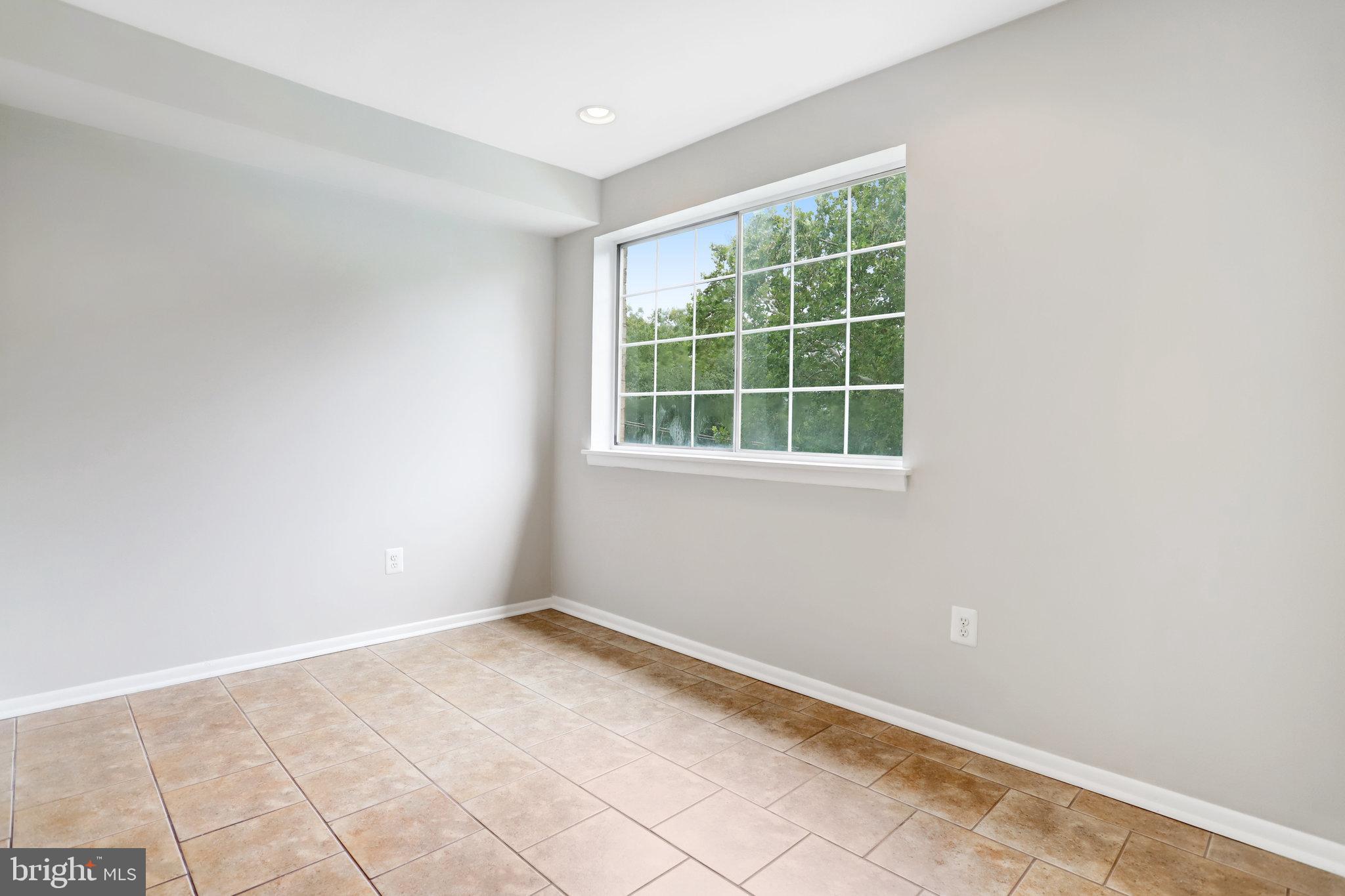 1521 Colonial Drive Unit: 203