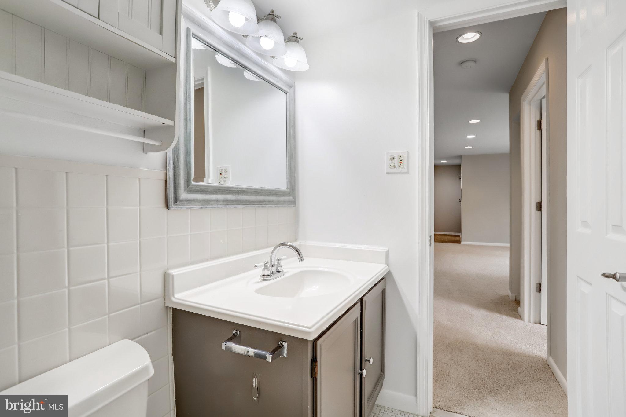 1521 Colonial Drive Unit: 203
