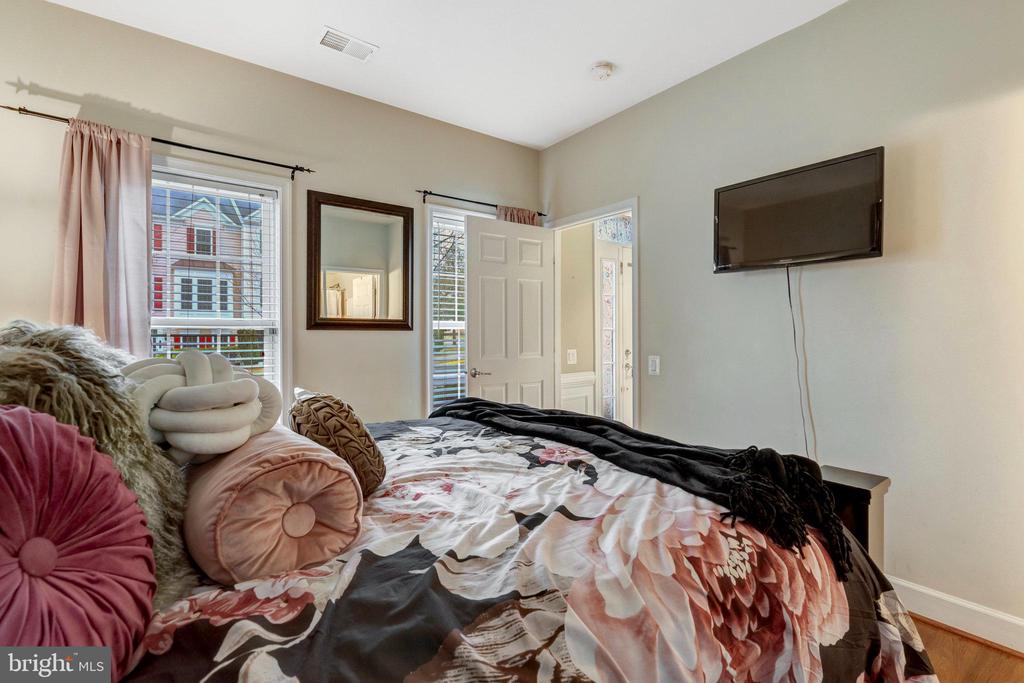 14811 Potomac Branch Dr