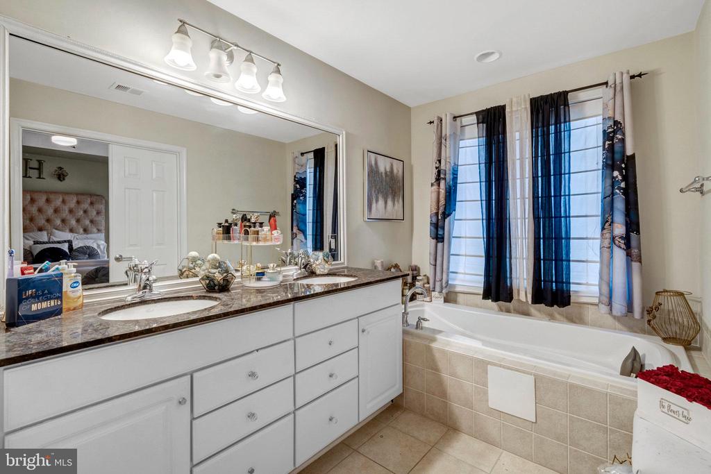 14811 Potomac Branch Dr