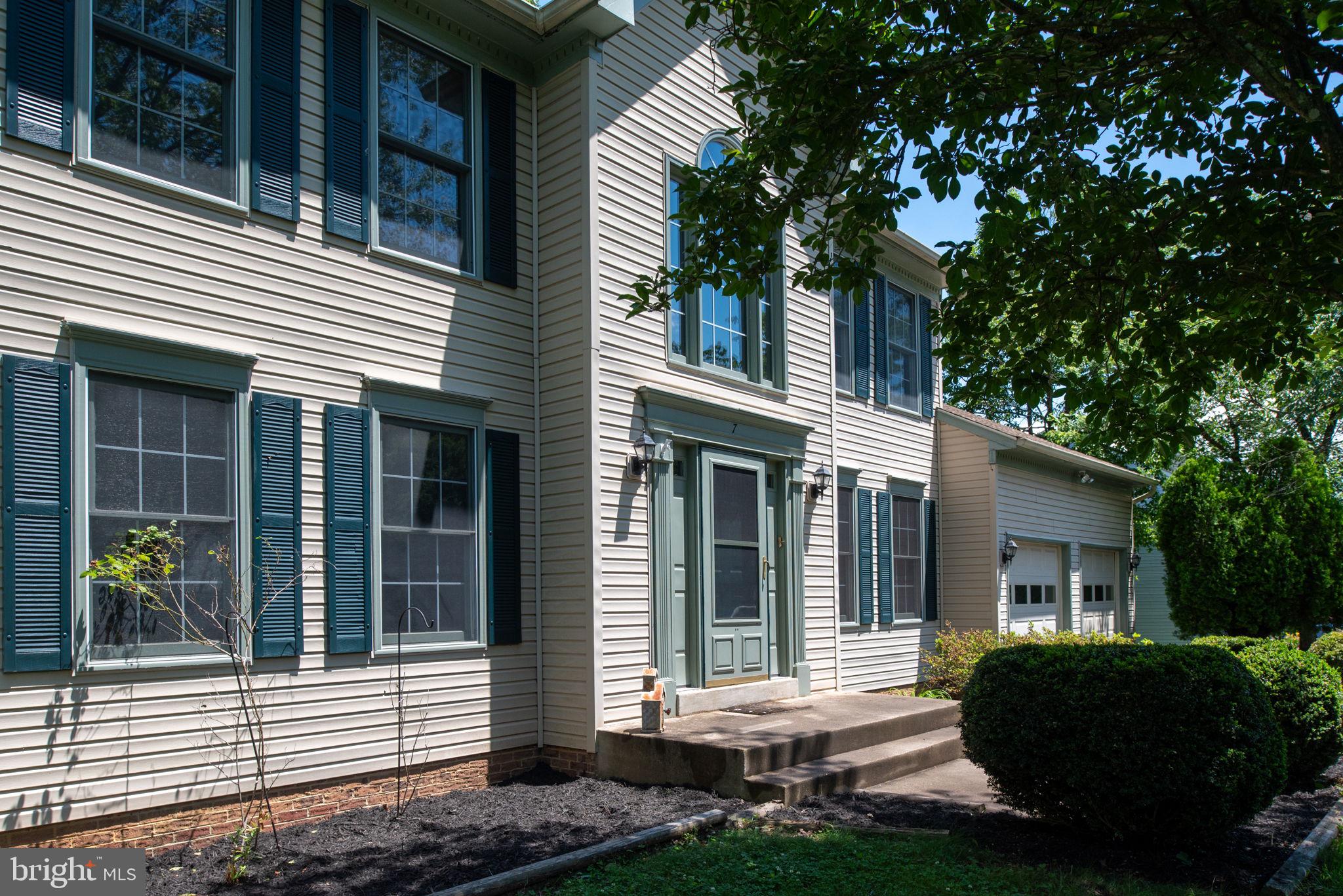 7 Lynchester Dr