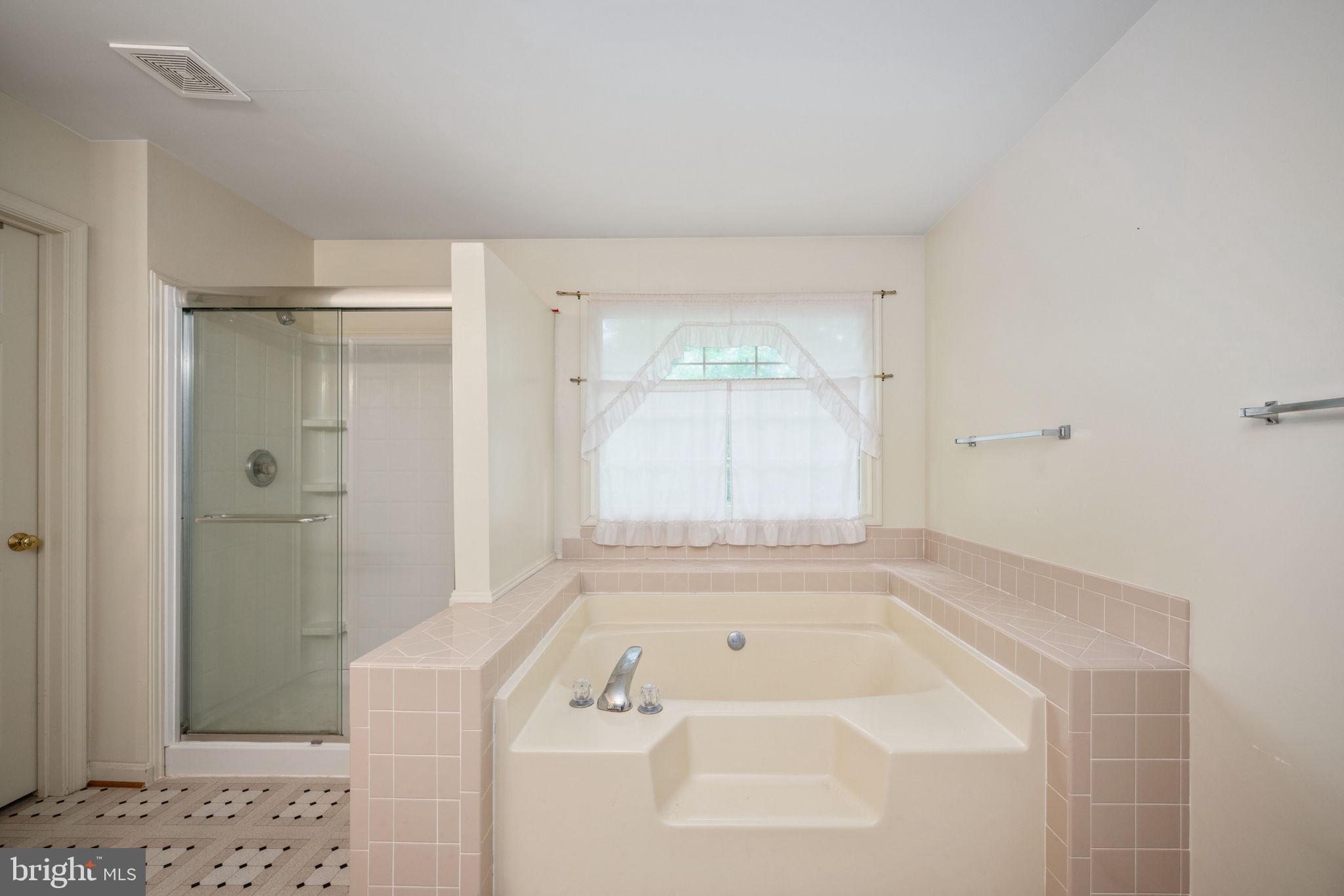 7 Lynchester Dr