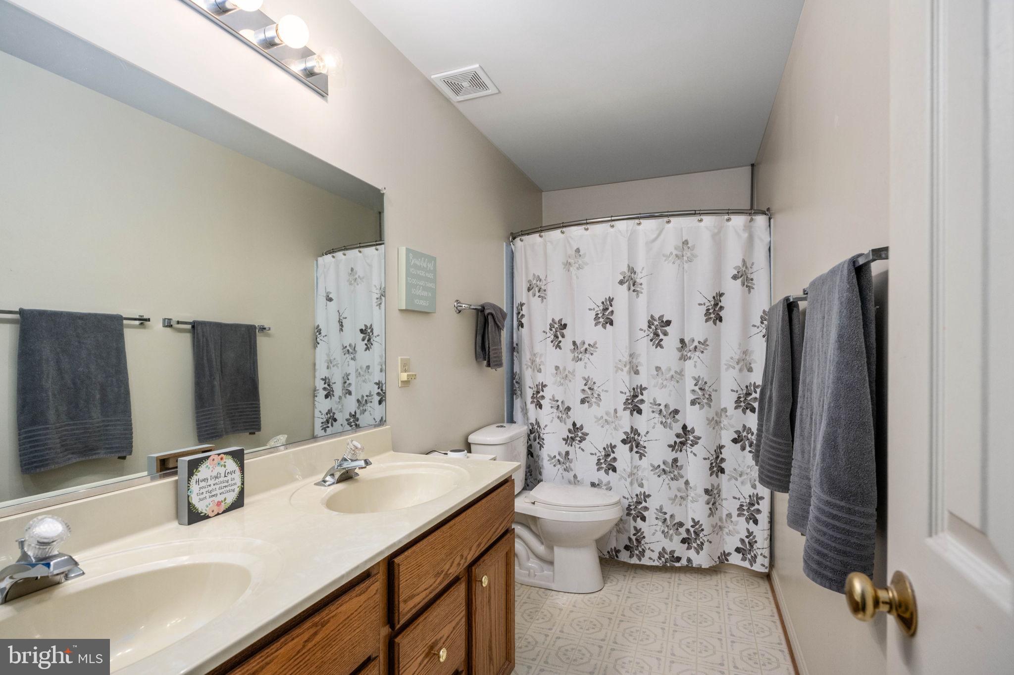 7 Lynchester Dr