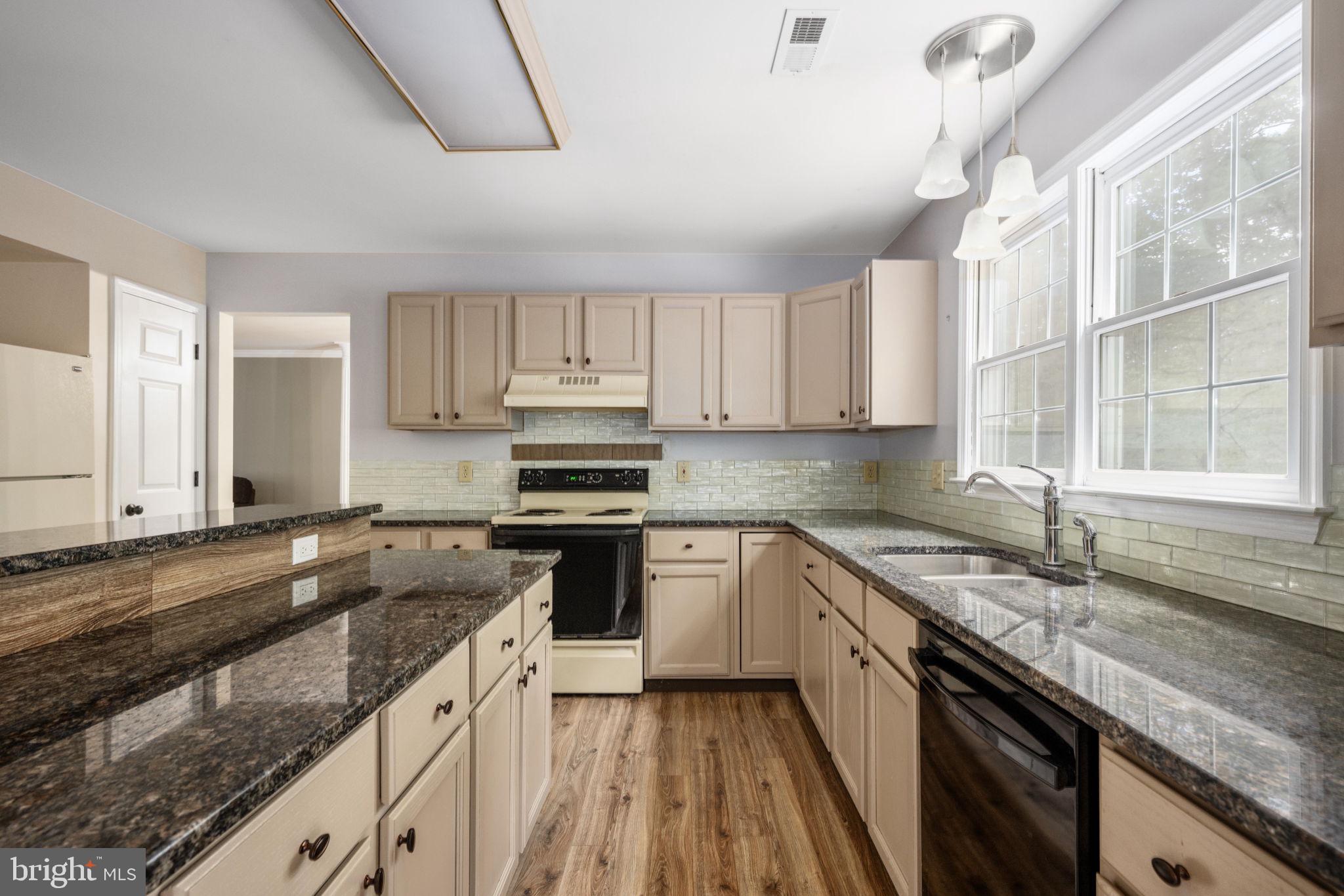 7 Lynchester Dr