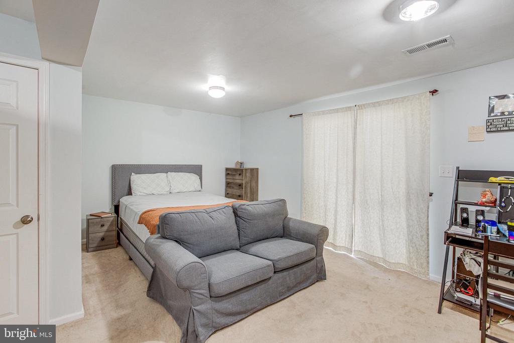 111 ASTON CT
