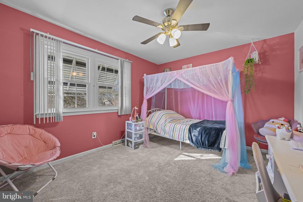 331 S BOOTH DRIVE