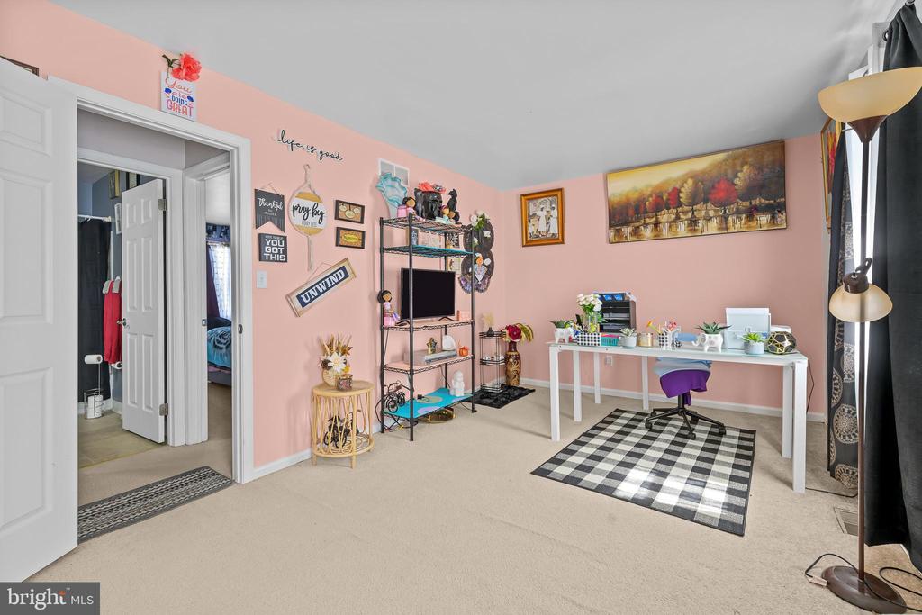 7 INGRID COURT
