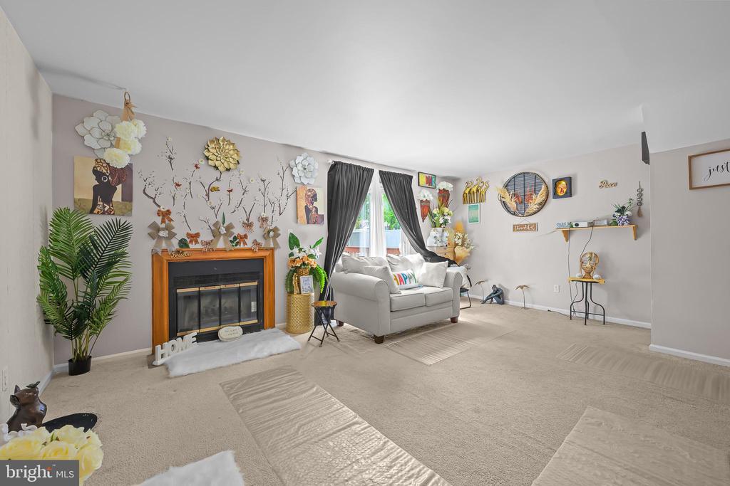 7 INGRID COURT