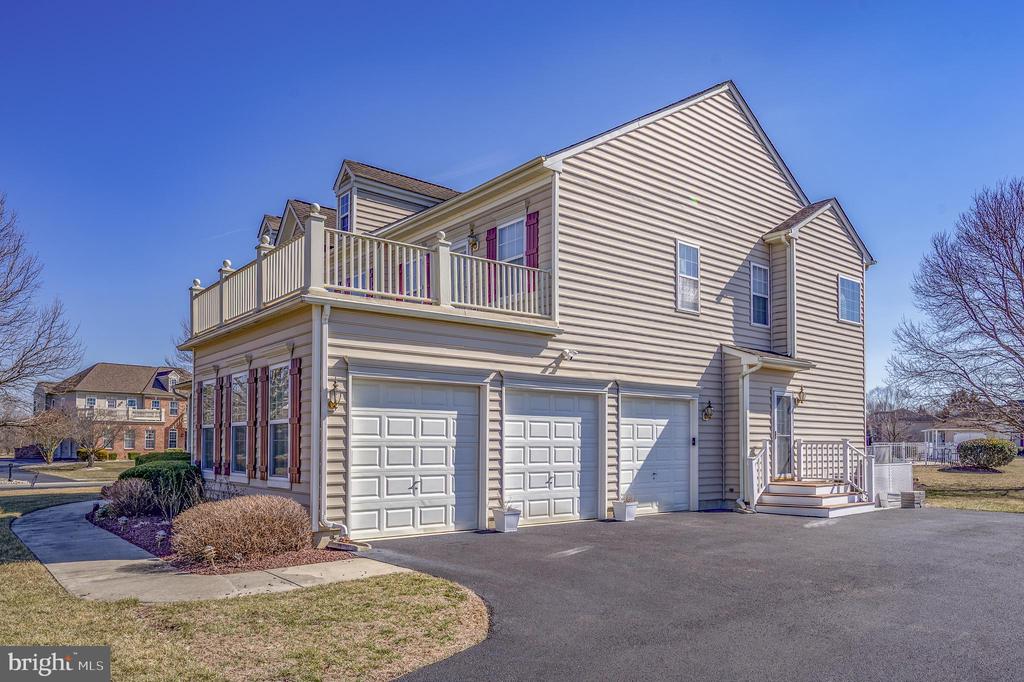 802 CHESAPEAKE COURT