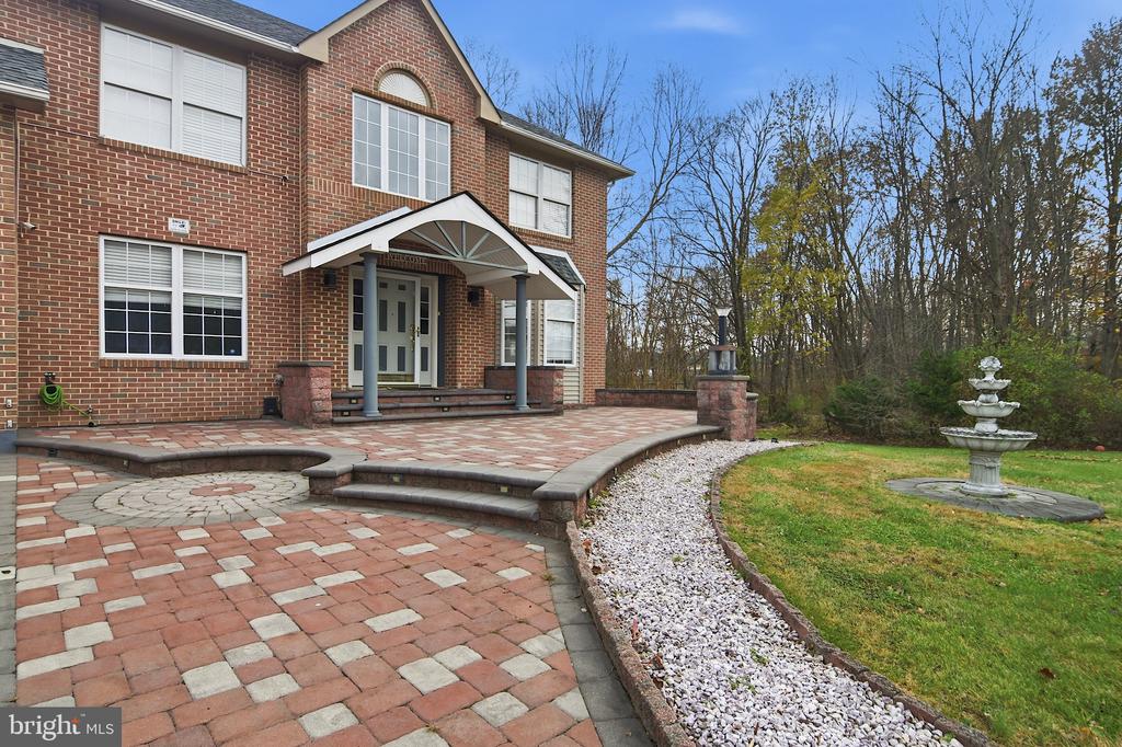 21 E MOYER DRIVE