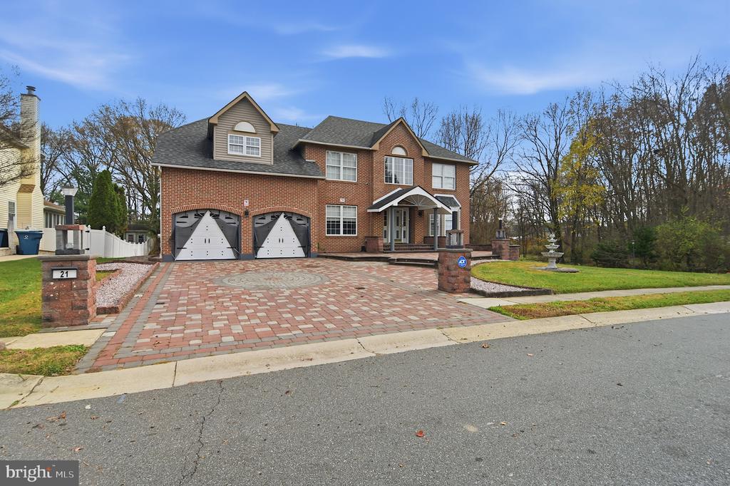 21 E MOYER DRIVE