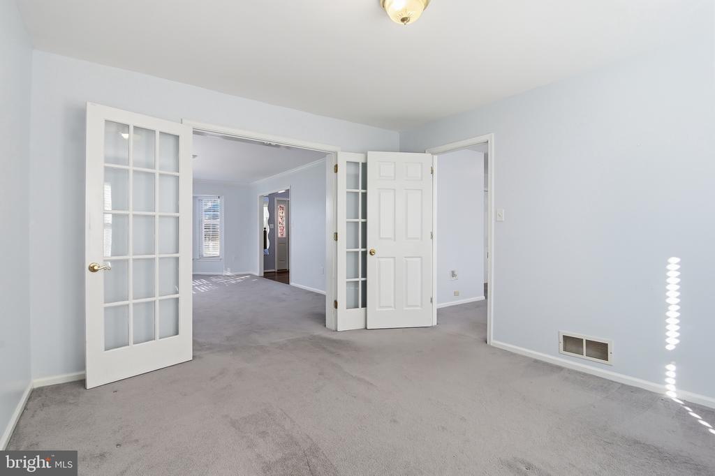 21 E MOYER DRIVE