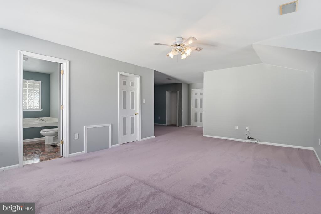 21 E MOYER DRIVE