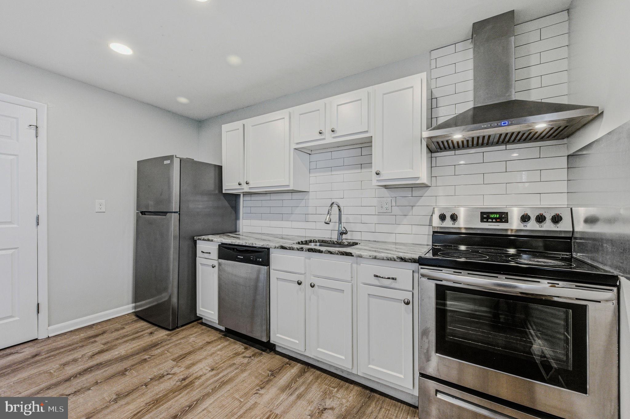 24 JACQUETTE SQ