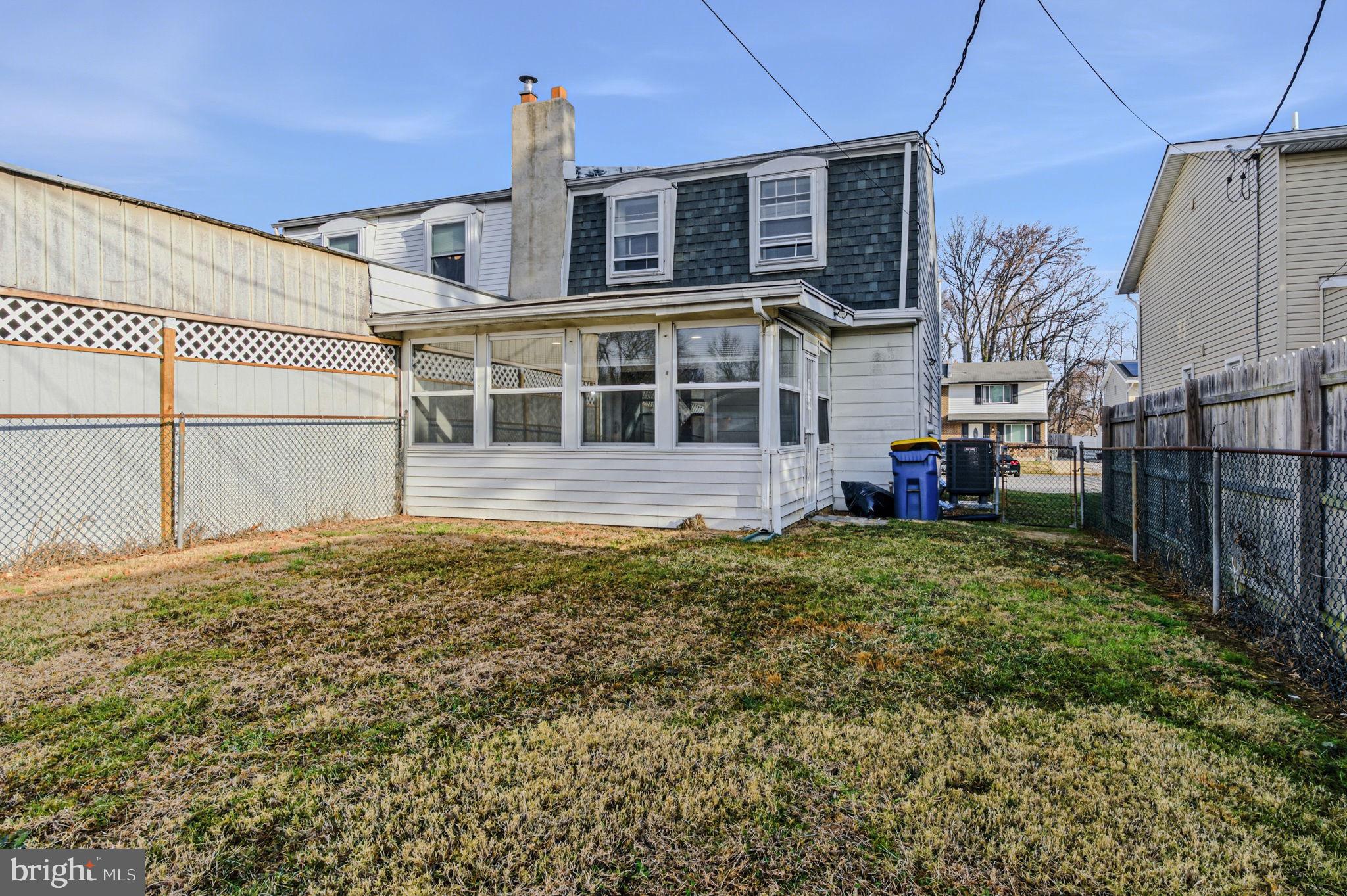 24 JACQUETTE SQ