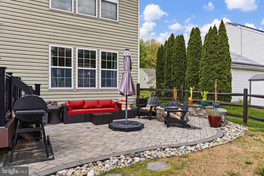 11 BUTTONWOOD COURT