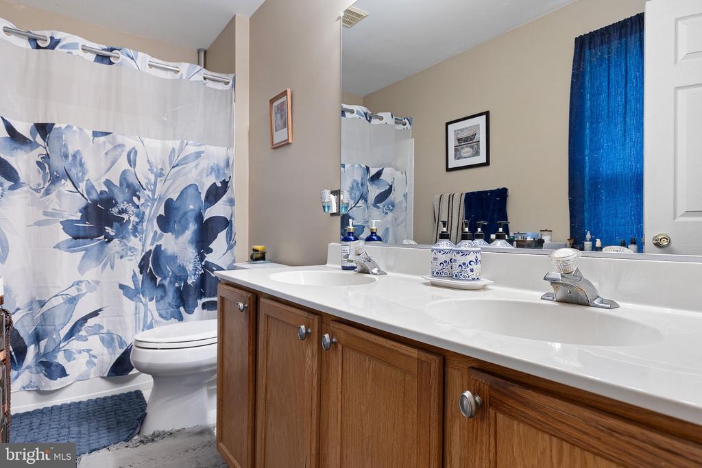 11 BUTTONWOOD COURT