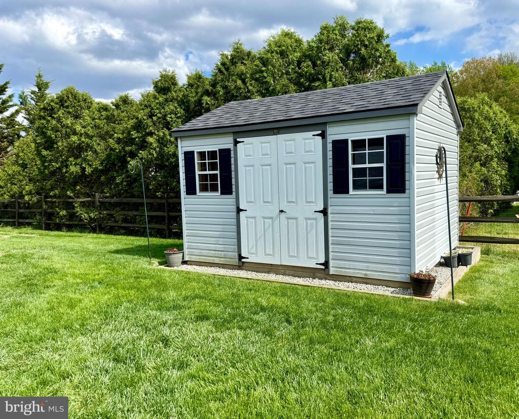 11 BUTTONWOOD COURT