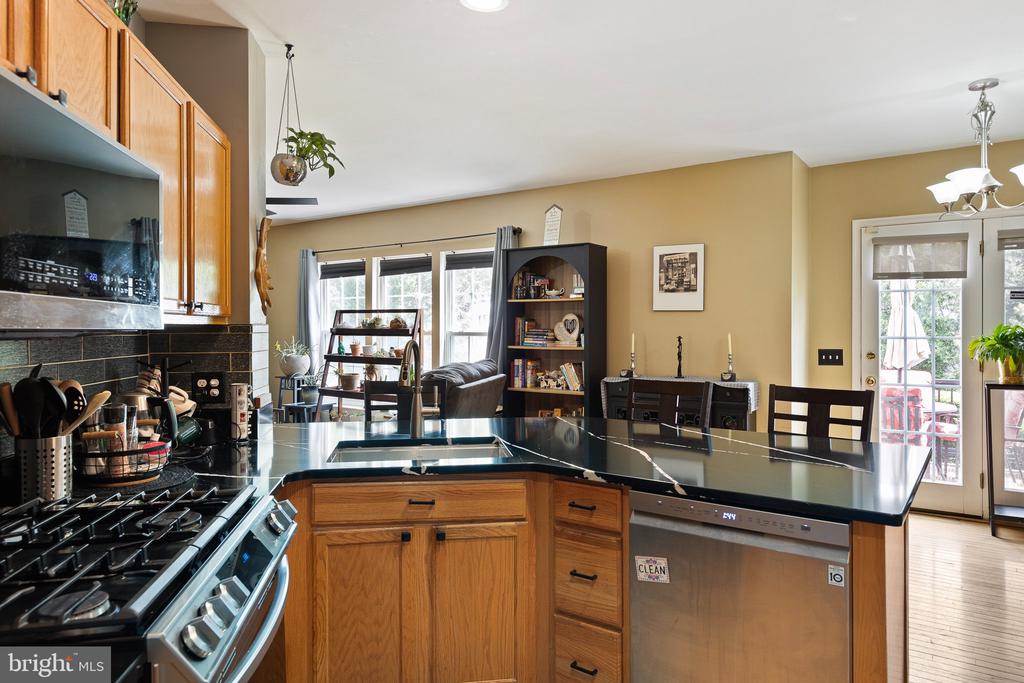 11 BUTTONWOOD COURT