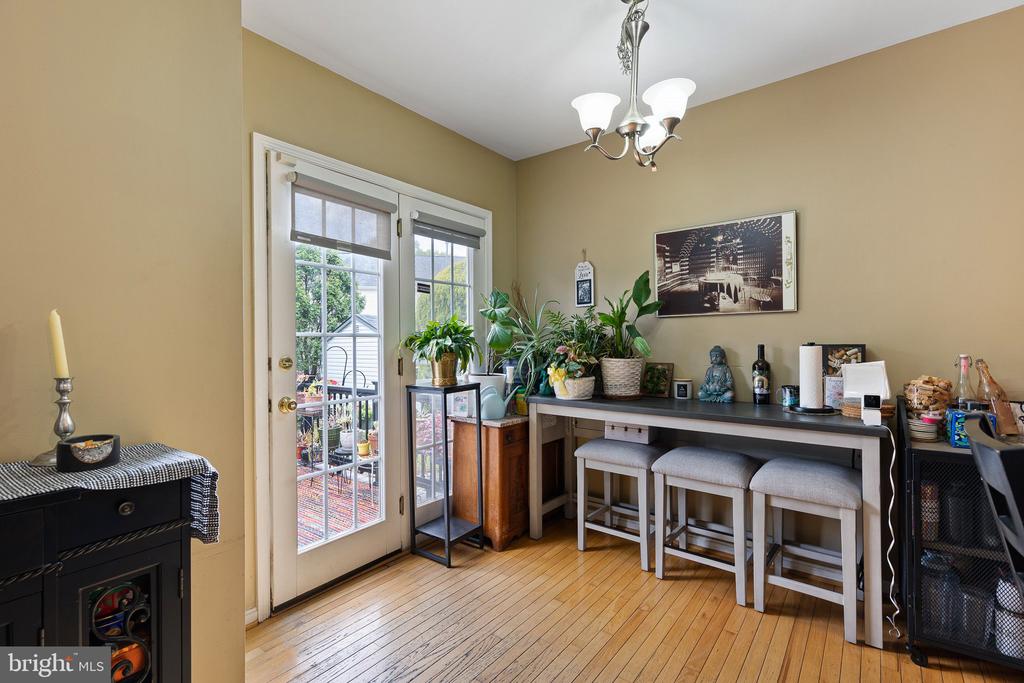 11 BUTTONWOOD COURT