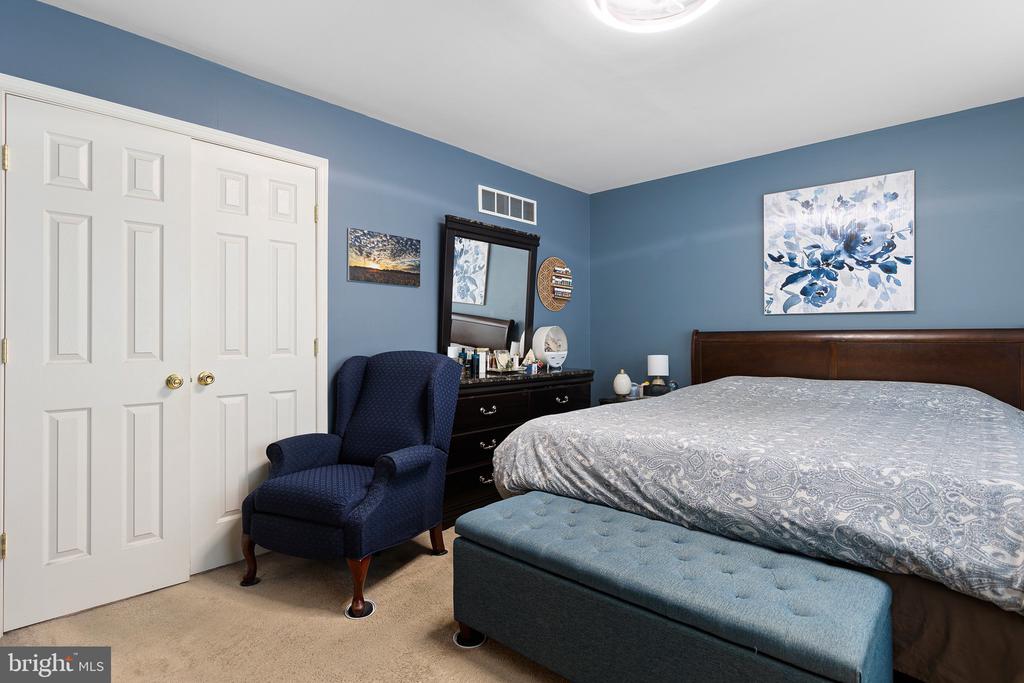 11 BUTTONWOOD COURT