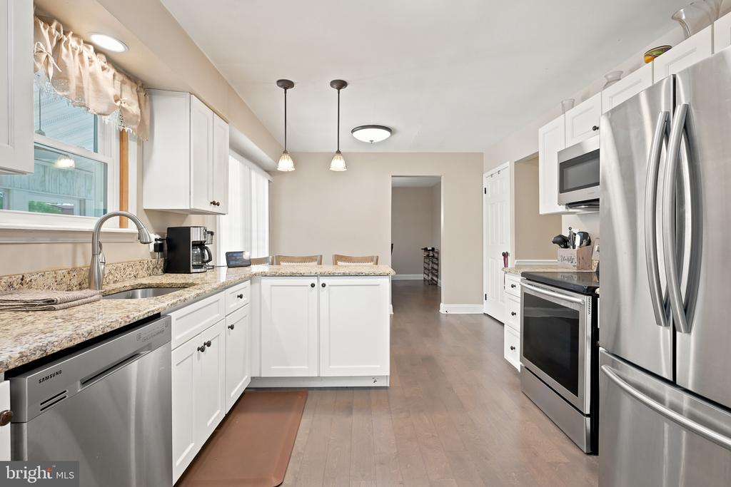 249 W BYNUM PLACE