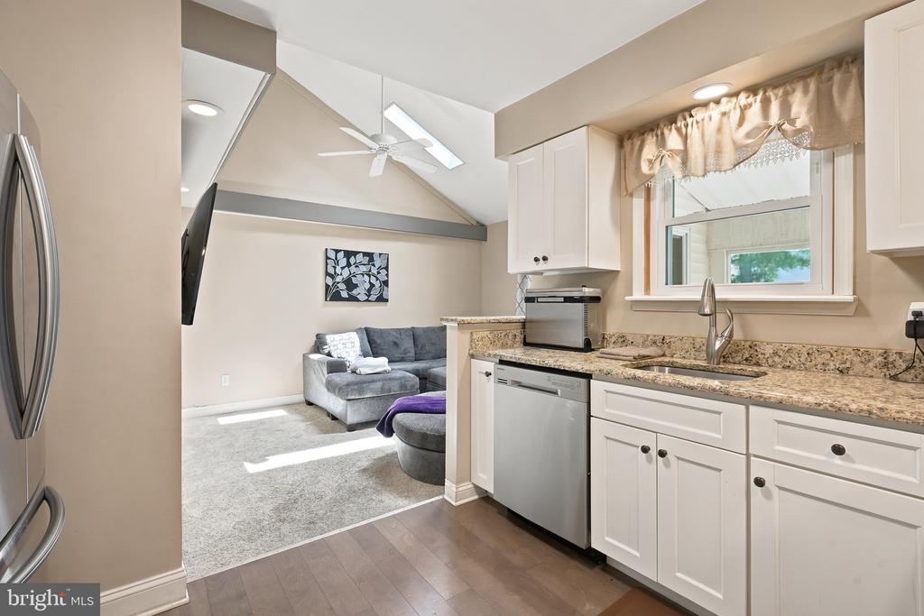 249 W BYNUM PLACE