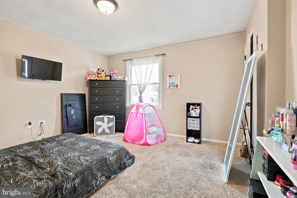 249 W BYNUM PLACE