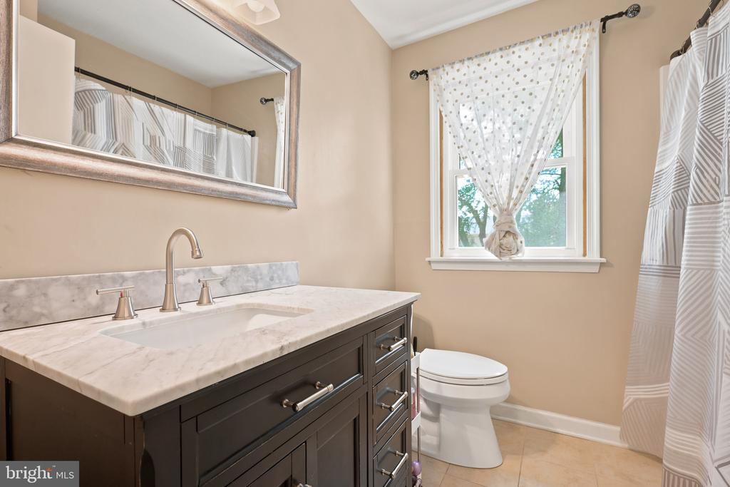 249 W BYNUM PLACE
