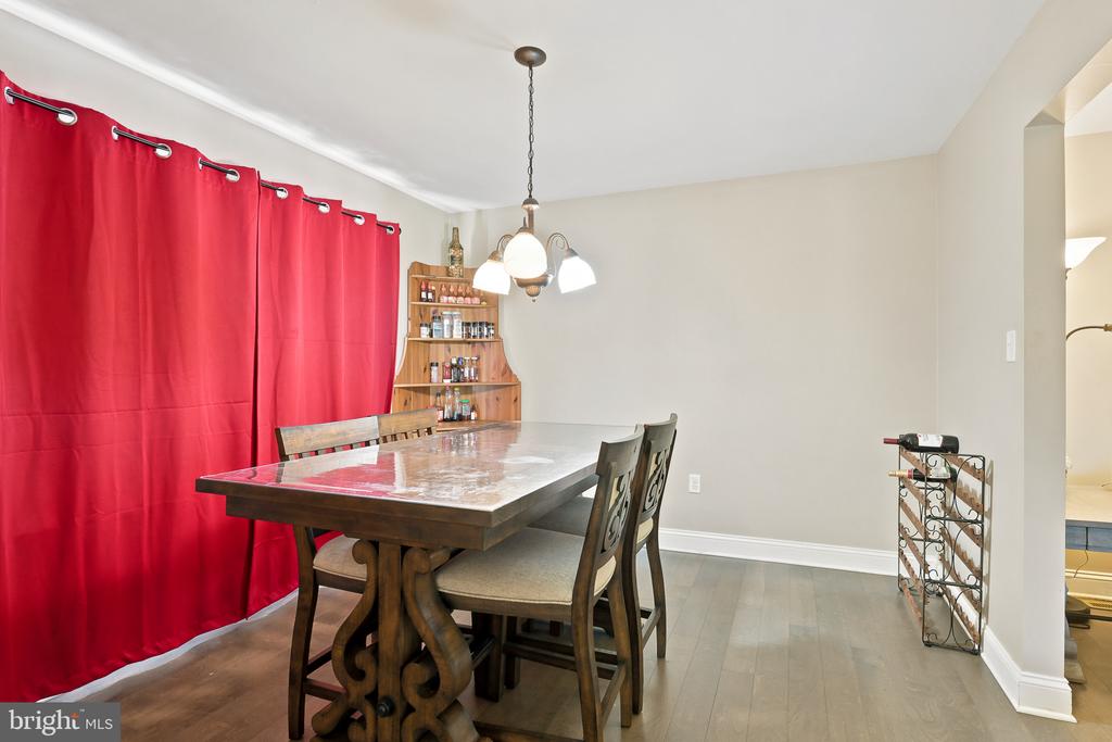 249 W BYNUM PLACE