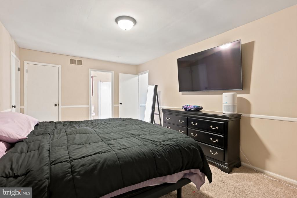 249 W BYNUM PLACE