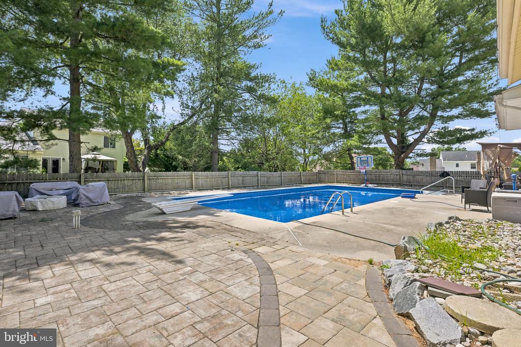 249 W BYNUM PLACE