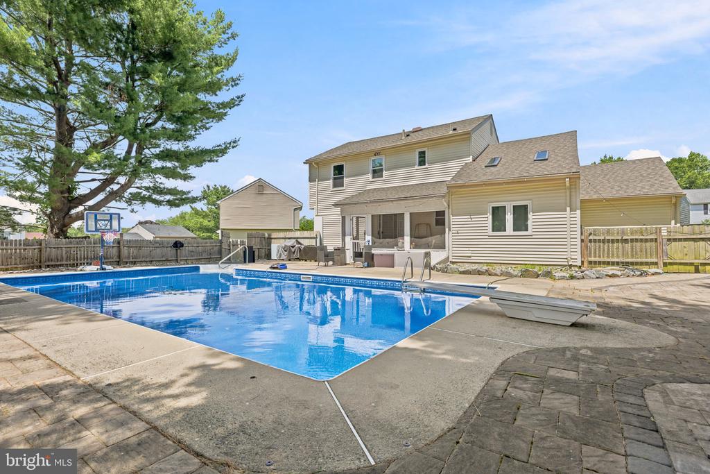 249 W BYNUM PLACE