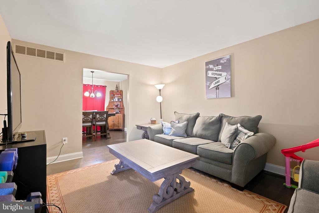 249 W BYNUM PLACE