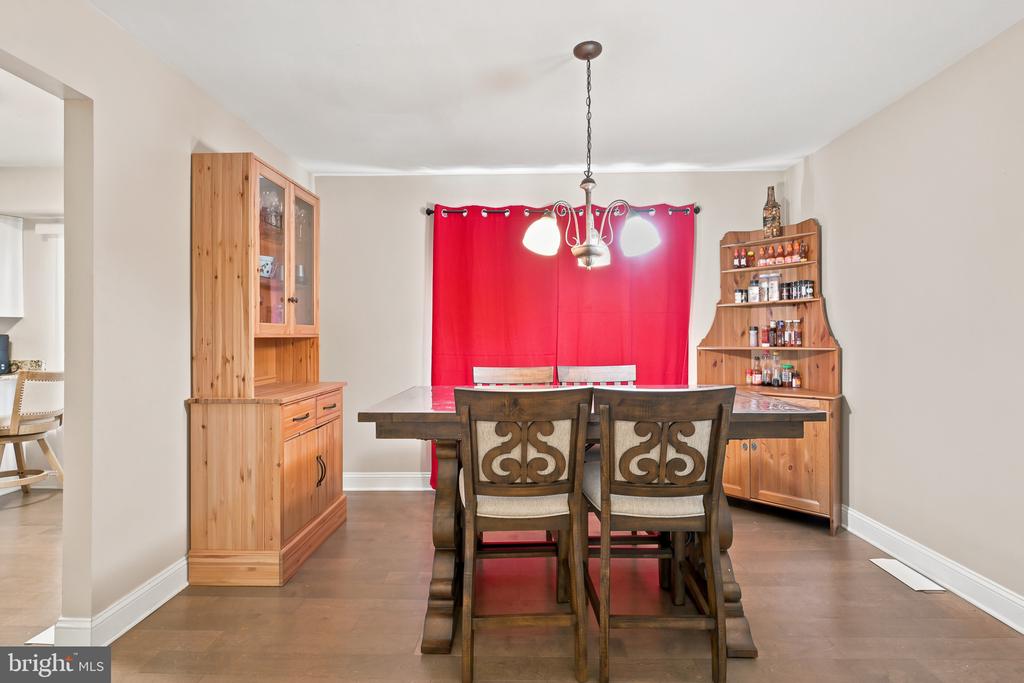249 W BYNUM PLACE