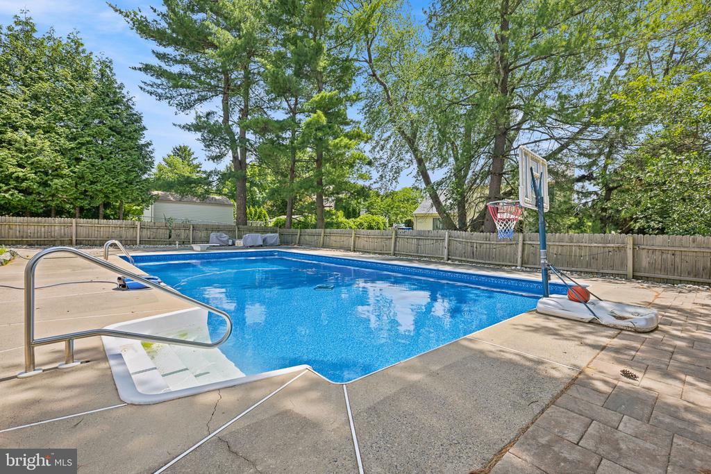 249 W BYNUM PLACE