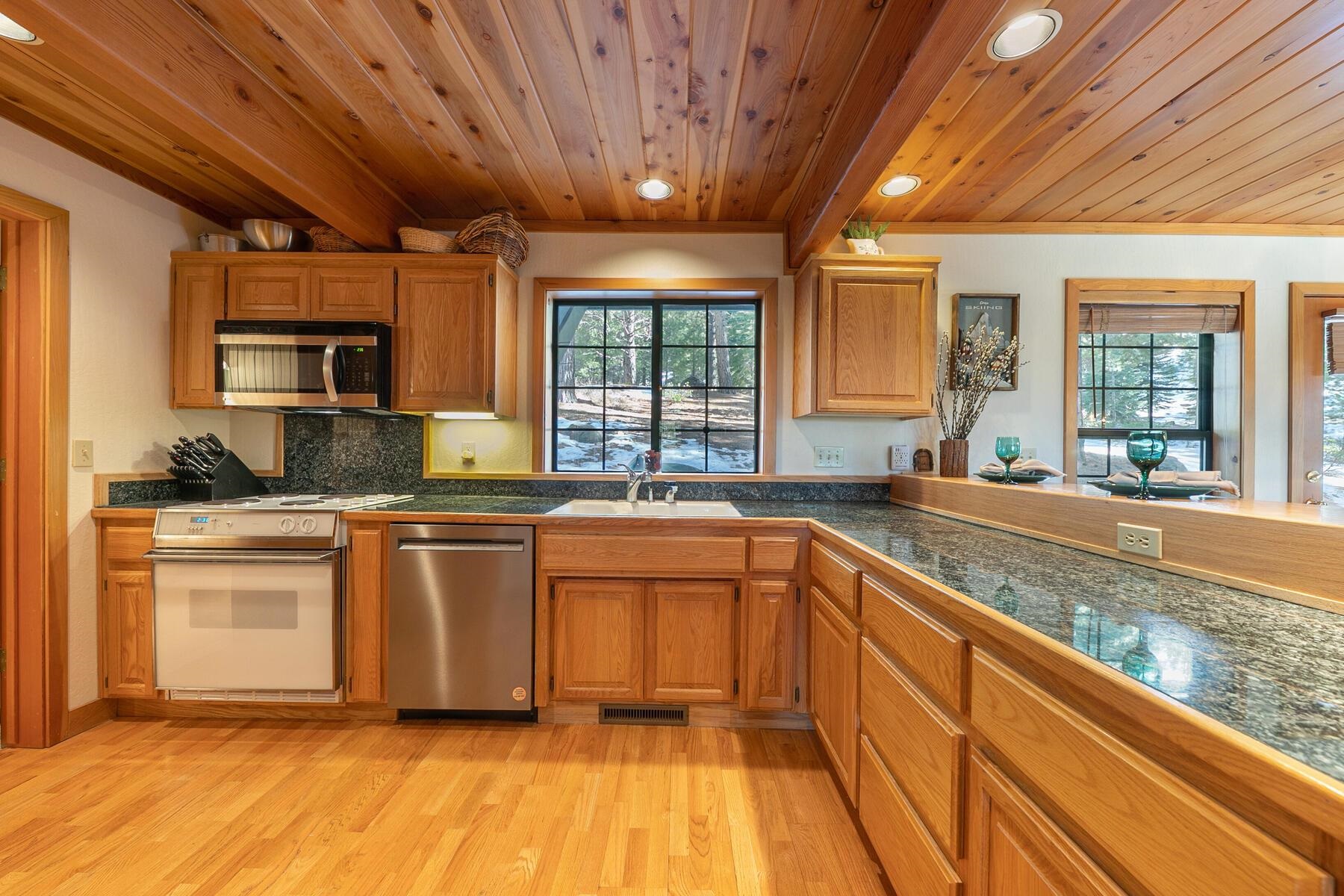 725 Conifer