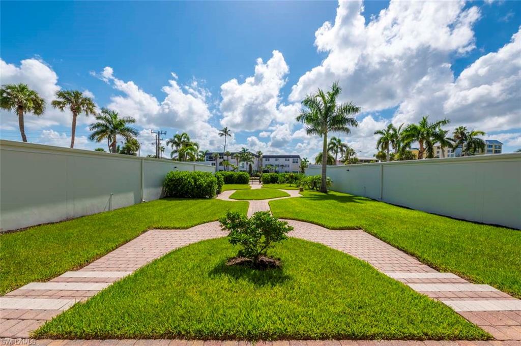 1977 Gulf Shore BLVD N # 305