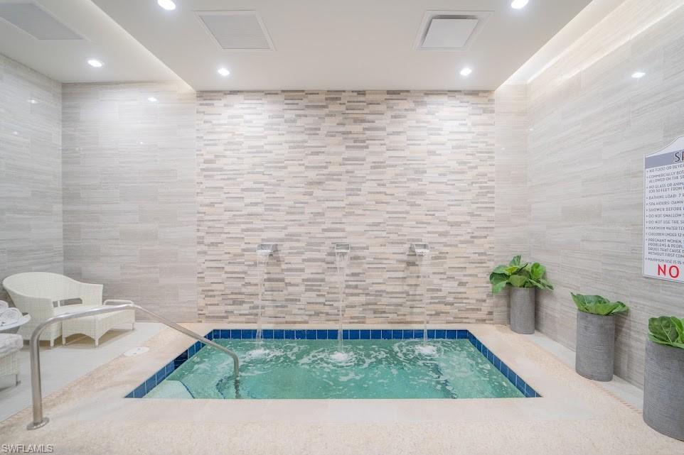 6010 Chardonnay LN # 304