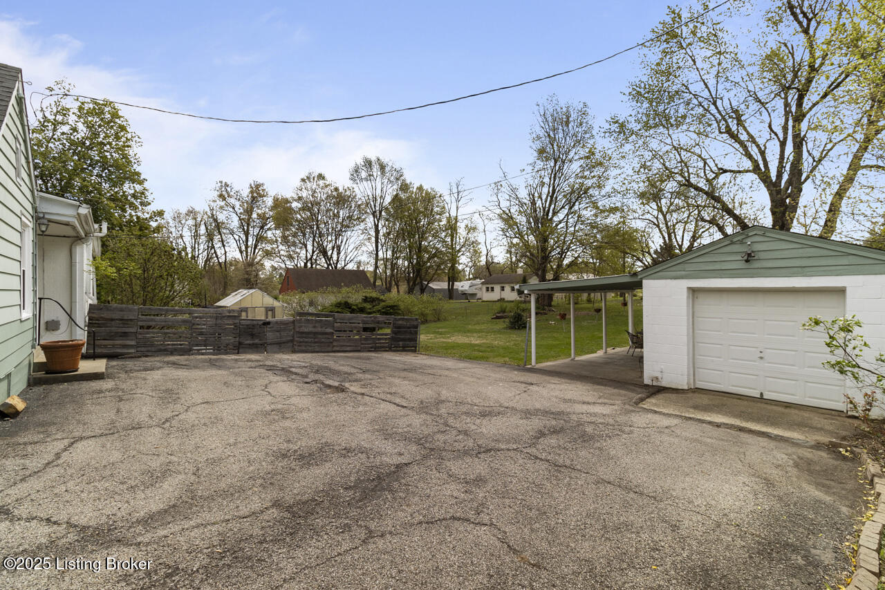 9810 Old Six Mile Ln