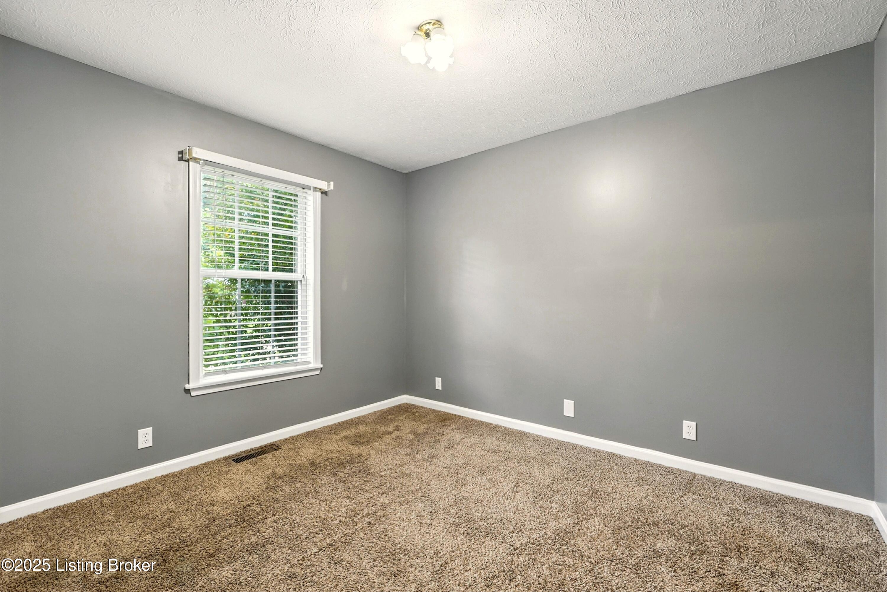 424 River Oaks Dr