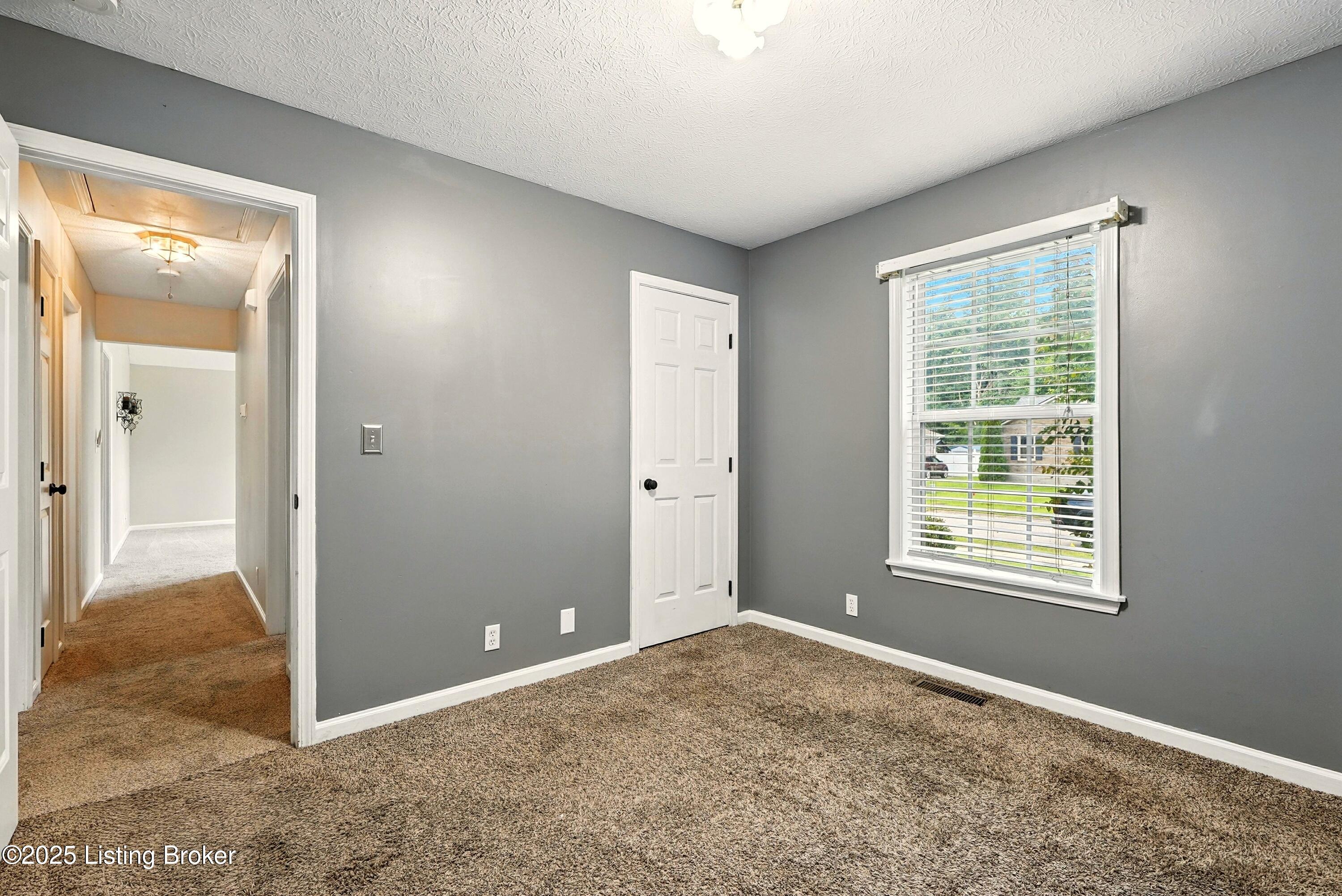 424 River Oaks Dr