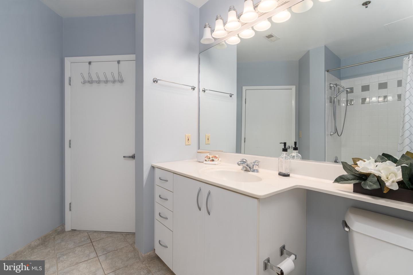 1300 N STREET NW Unit: 305