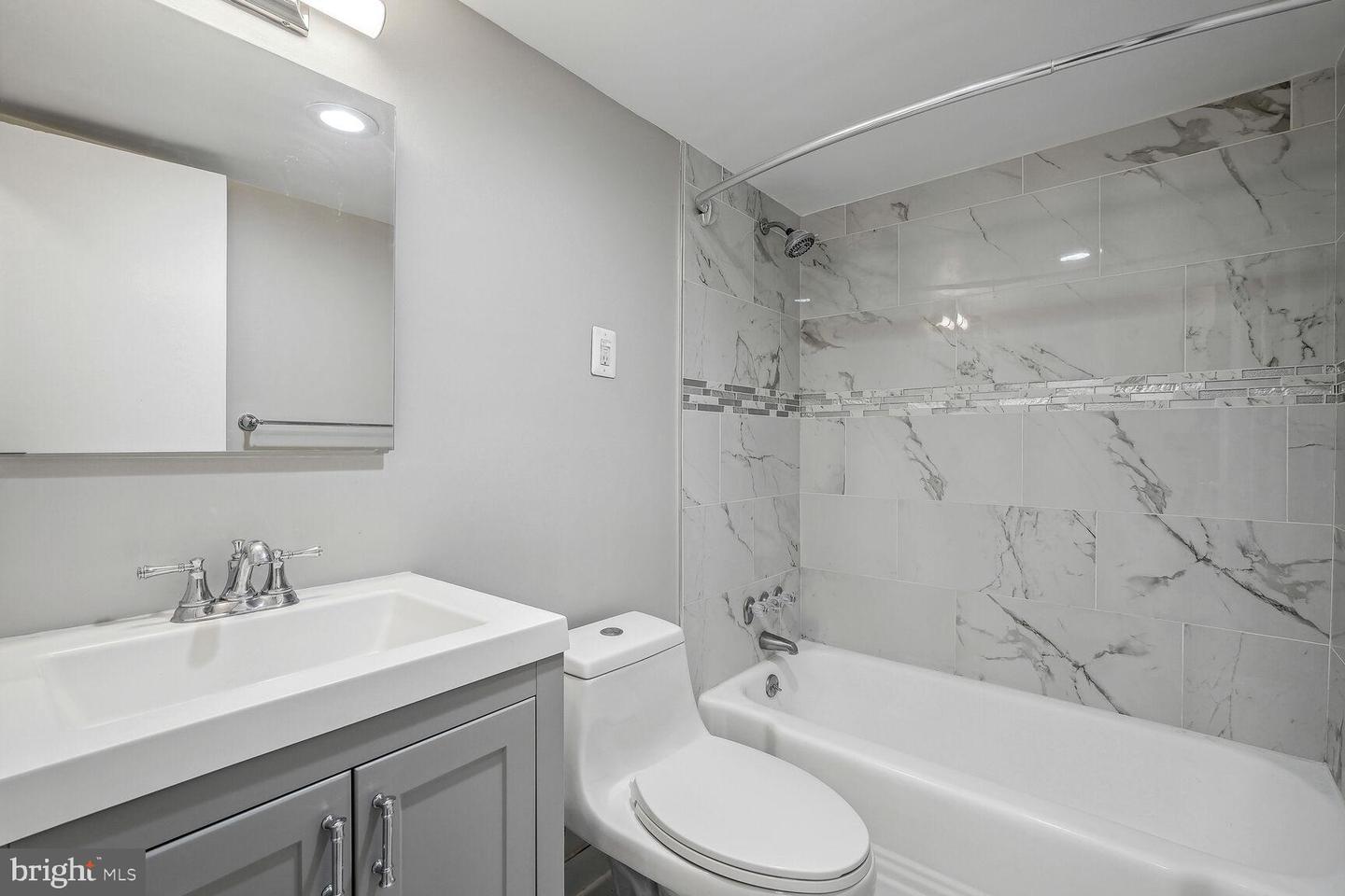 1330 NW NEW HAMPSHIRE AVENUE NW Unit: 425