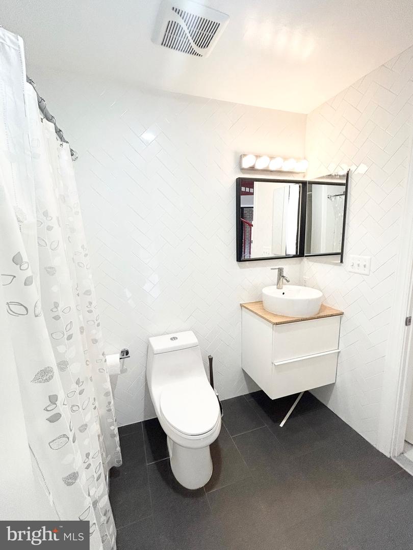 3225 GRACE STREET NW Unit: 208